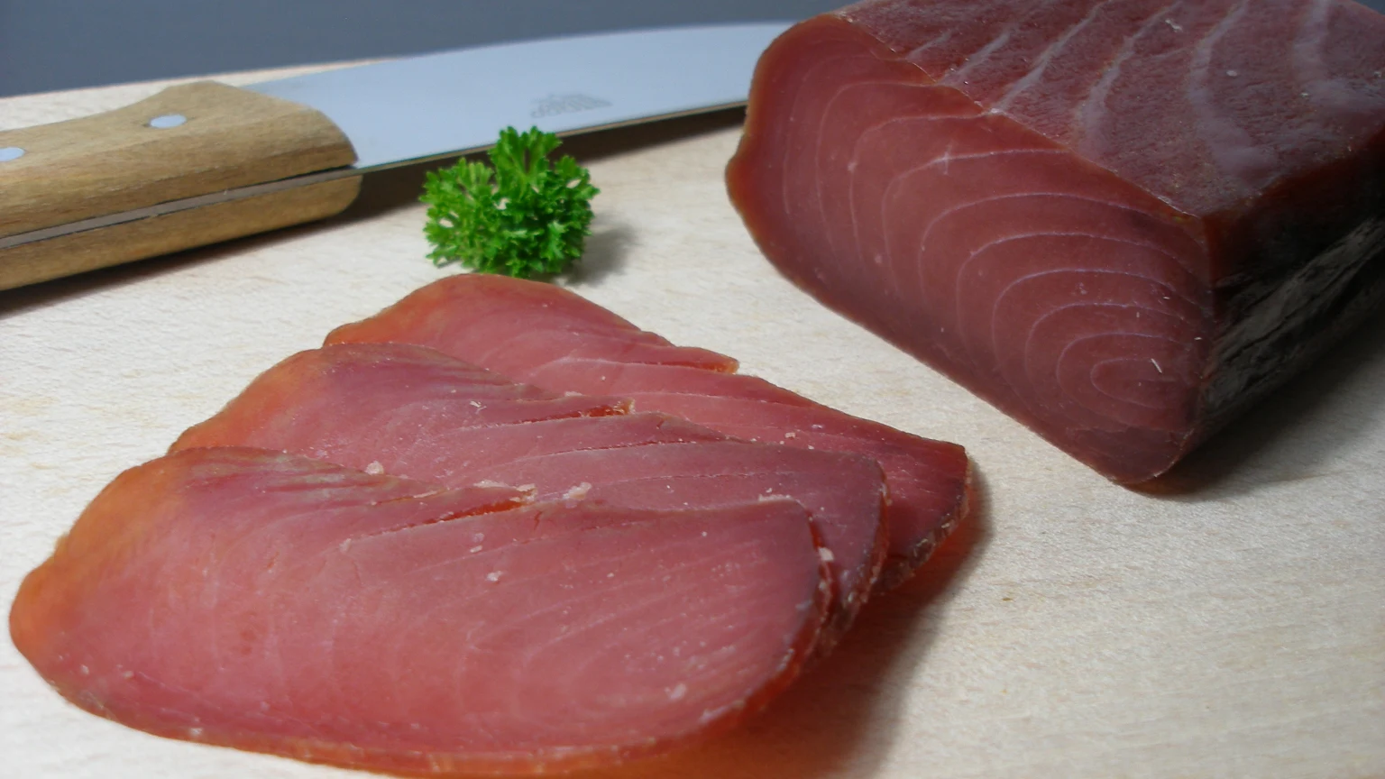 Mosciame a Marzamemi: che cos’è il “prosciutto di tonno” e come si assaggia
